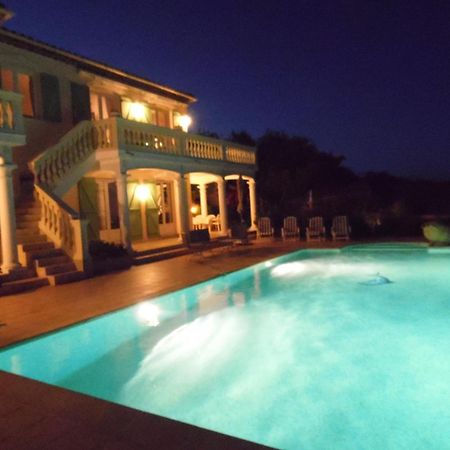 La Bastide Fleurie Apartment Кавалере-сюр-Мер Екстериор снимка