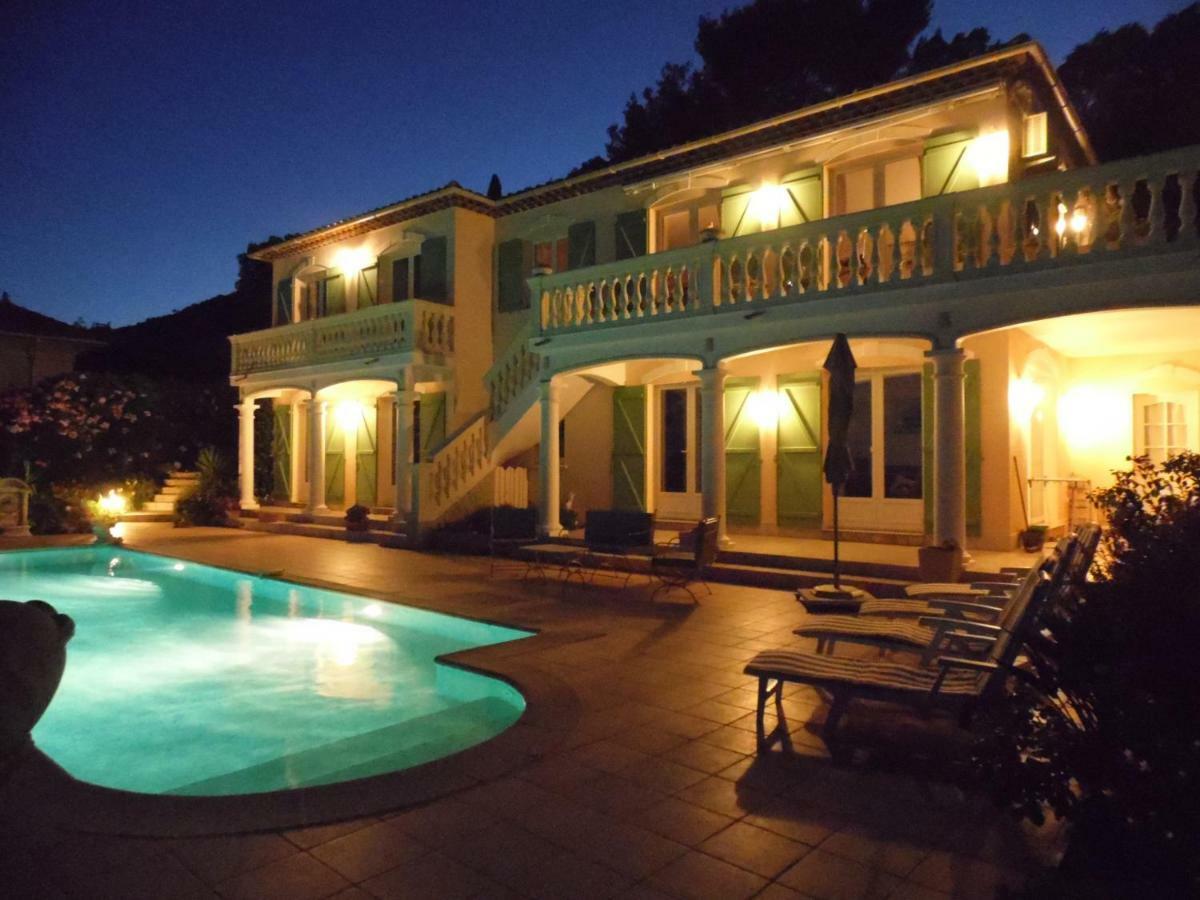 La Bastide Fleurie Apartment Кавалере-сюр-Мер Екстериор снимка